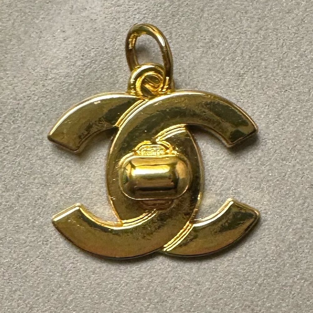 Authentic CHANEL Pendant | Gold tone | CC Turnlock